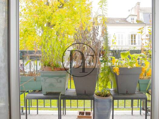 Appartement à vendre 289 000 € 3 pièces 2 chambres 68,6 m² RDC Fontainebleau 77300