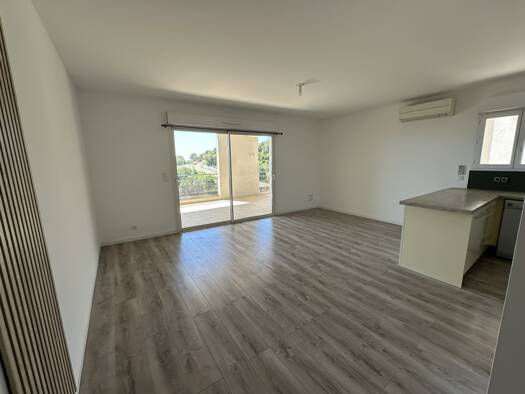 Appartement à vendre 215 000 € 4 pièces 2 chambres 65 m² Étage 4/6 Lupino Bastia 20200