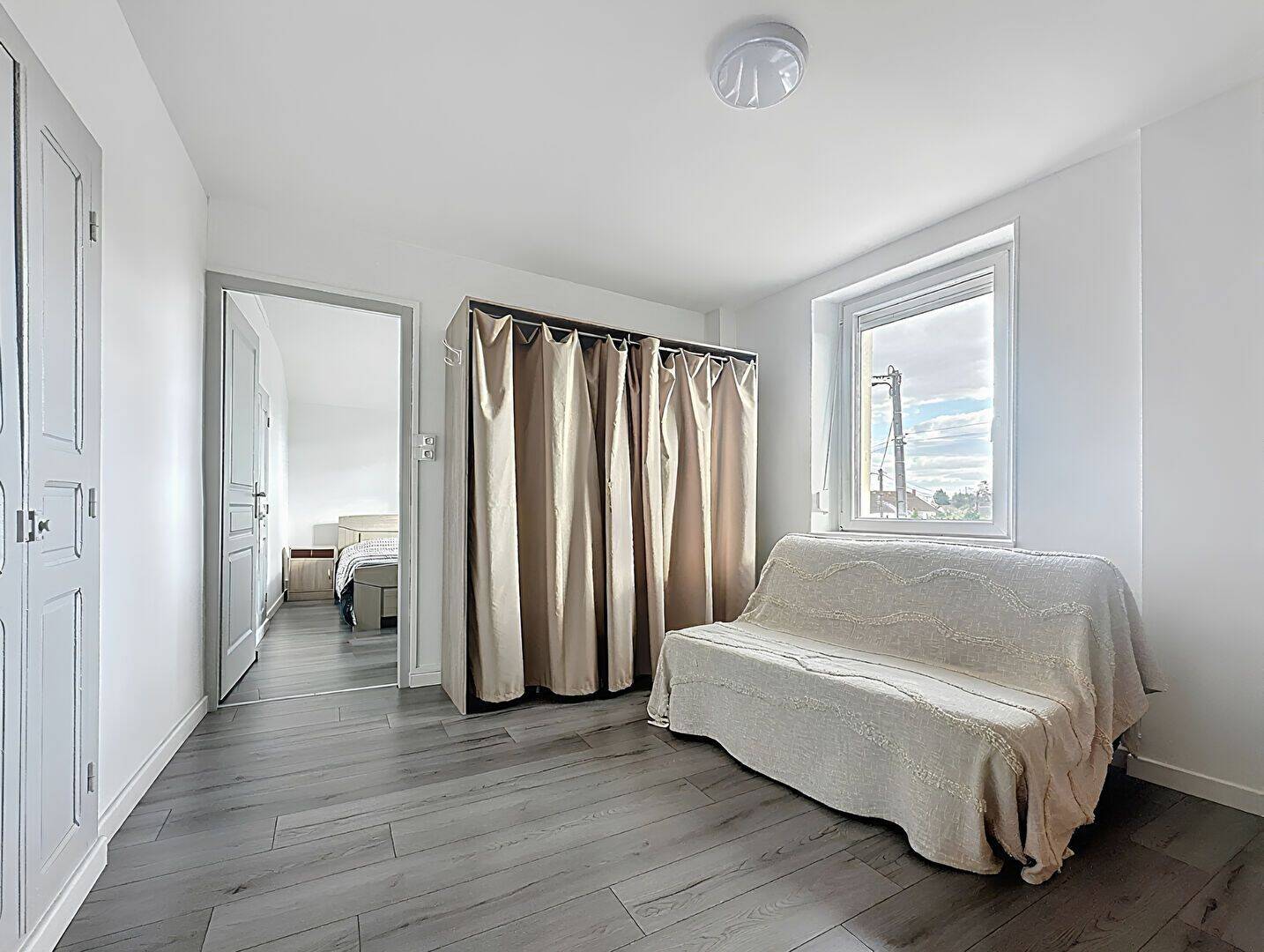 Maison rénovée avec dépendances. — 6