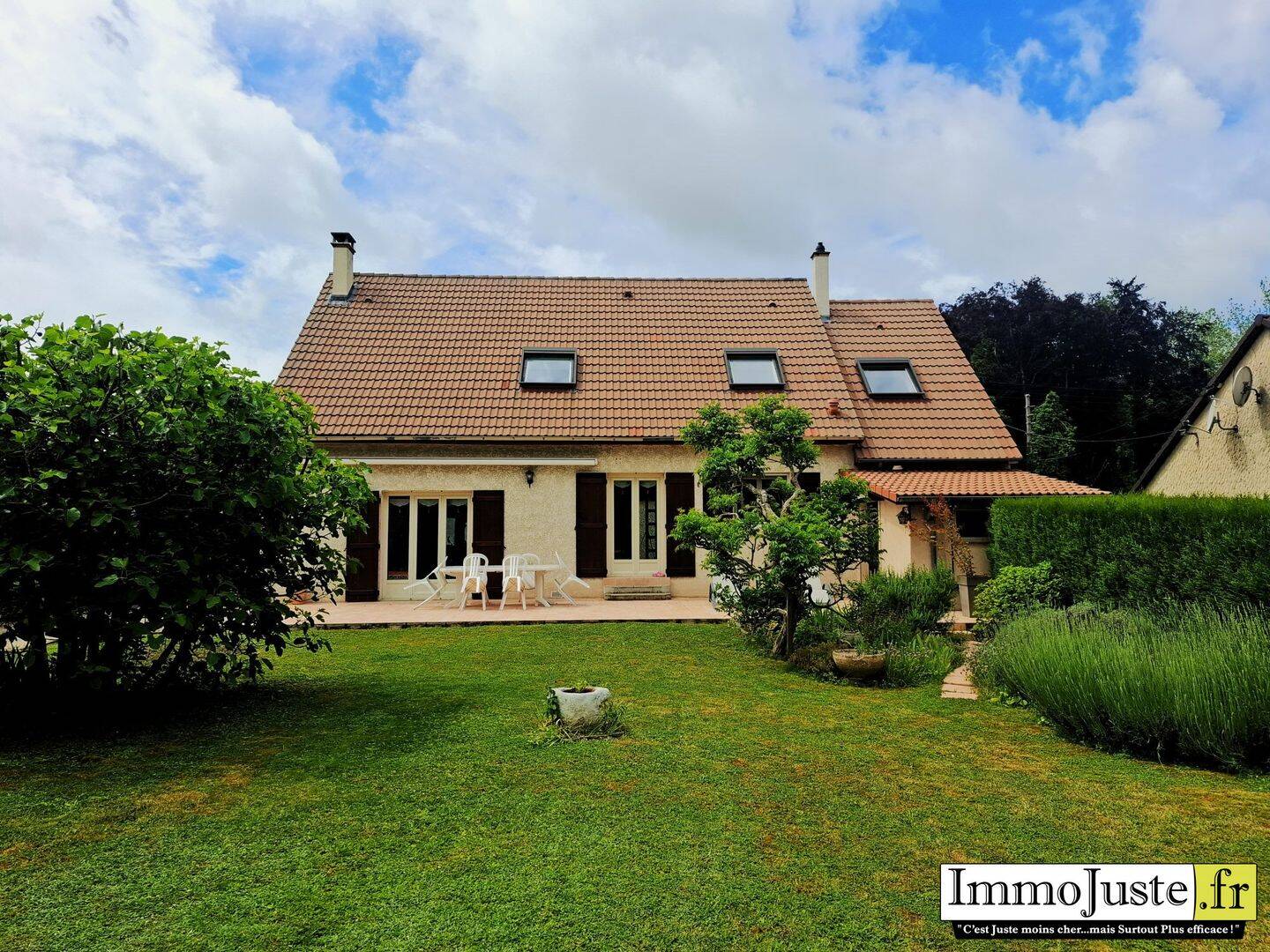 Maison 10 pièces 158 m² · à Épernon · 158 m² · 310 000 €