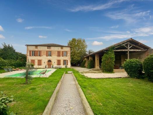 Maison à vendre 527 500 € 8 pièces 7 chambres 390 m² 3 718 m² de terrain Monbéqui 82170