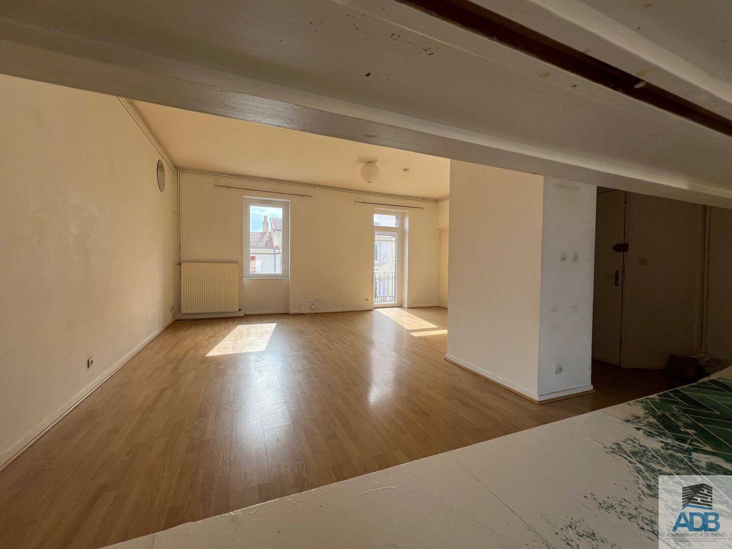 Appartement 5 pièces 104 m² · à Le Coteau · 104 m² · 669 €