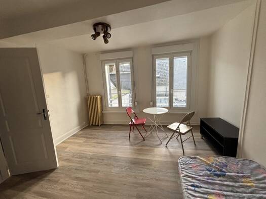 Appartement à louer 370 € 1 pièce 23 m² RDC Nord Est Avesnes-sur-Helpe 59440