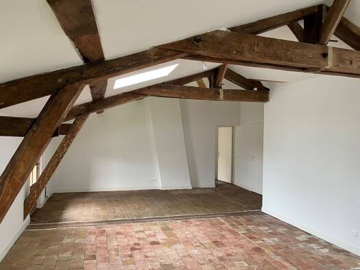 Appartement à louer 1 250 € 4 pièces 3 chambres 103 m² Étage 2/2 Ars-sur-Formans 01480