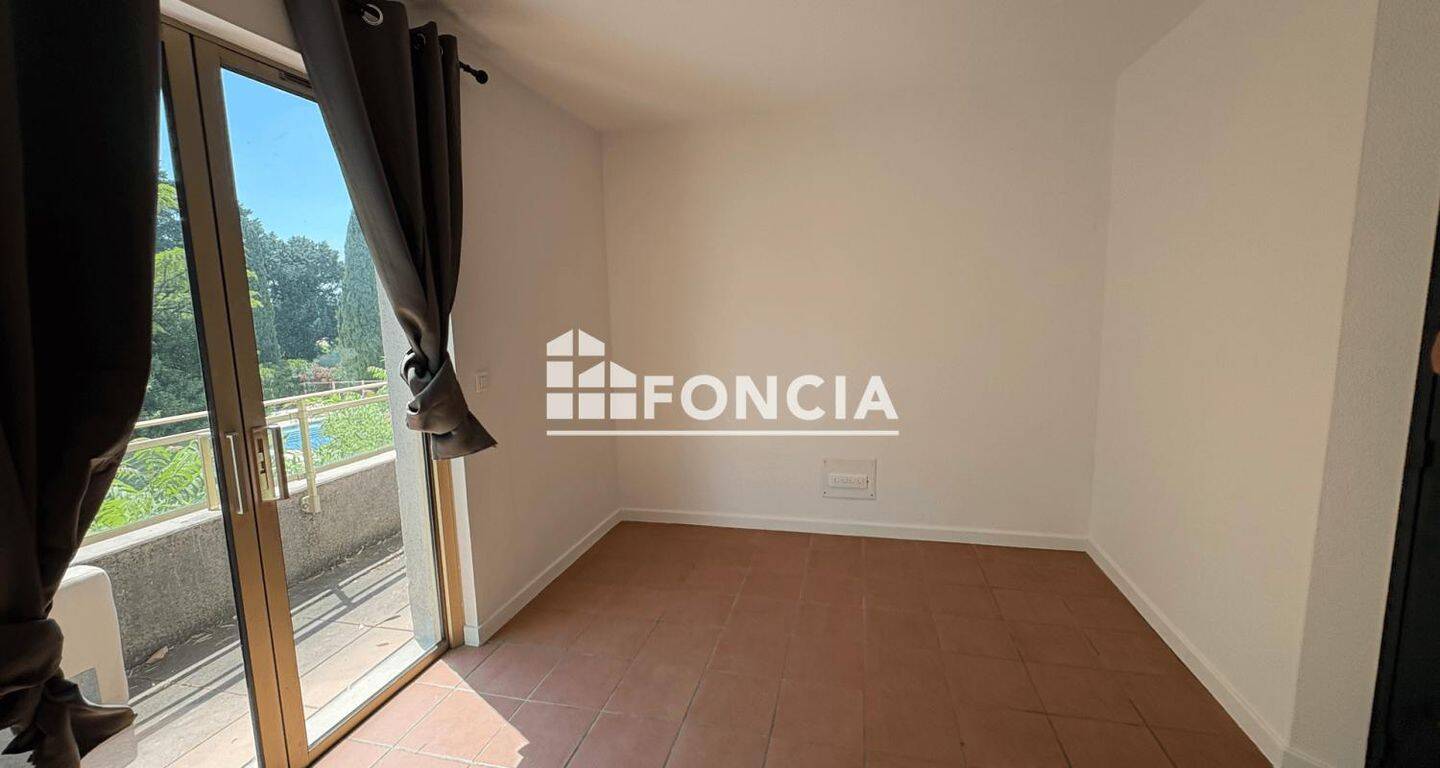 Appartement 1 pièce 21 m² · à Sainte-Cécile-les-Vignes · 20,5 m² · 440 €