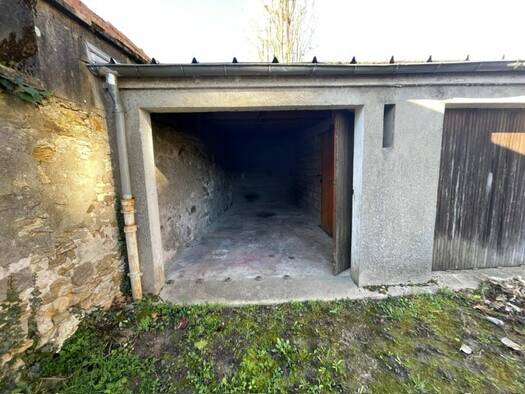 Parking à louer 80 € 10,2 m² Melun 77000