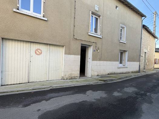 Maison à vendre 109 990 € 4 pièces 3 chambres 119 m² 176 m² de terrain Mirebeau 86110