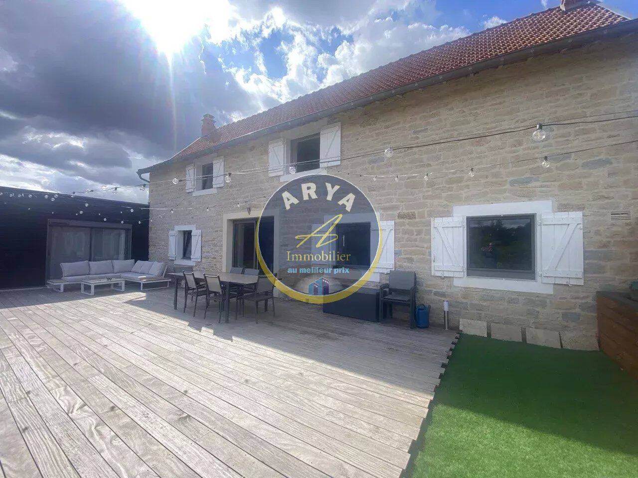 Maison 7 pièces 204 m² · à Fleurey-sur-Ouche · 204 m² · 595 000 €