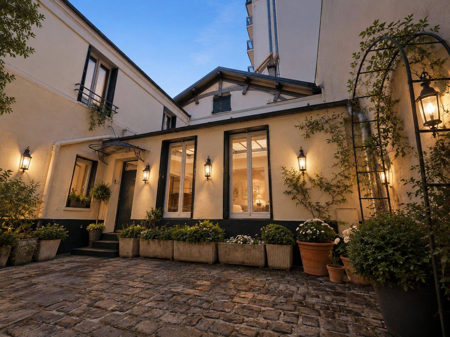 Maison 7 pièces 210 m² · à Paris 14ème Arrondissement · 210 m² · 1 990 000 €