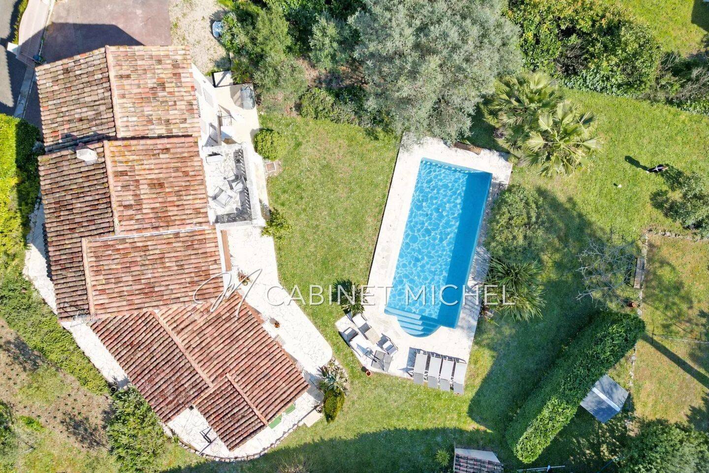 Maison 6 pièces 175 m² · à Roquefort-les-Pins · 174,5 m² · 1 220 000 €