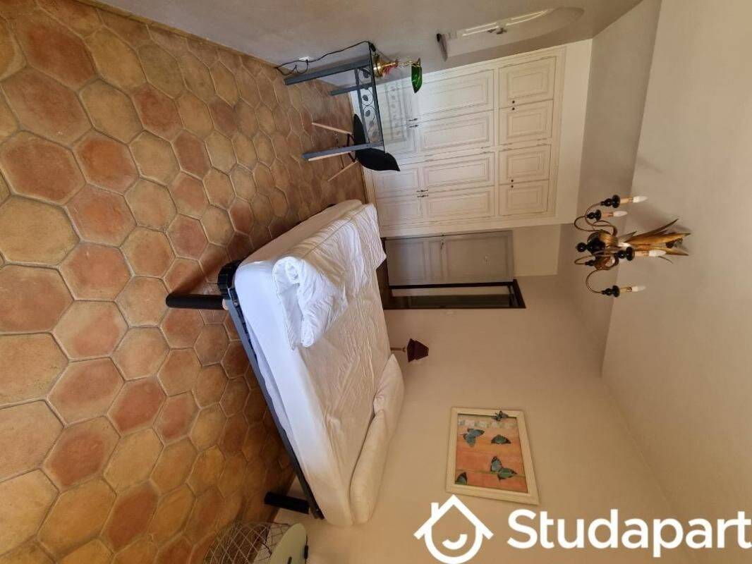 1 pièce 14 m² · à La Farlède · 14 m² · 450 €/mois