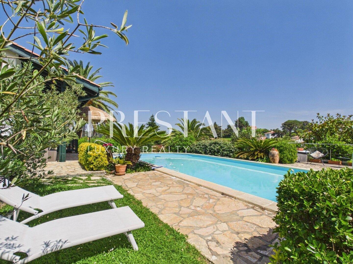 Maison 7 pièces 198 m² · à Saint-Jean-de-Luz · 198 m² · 1 795 000 €