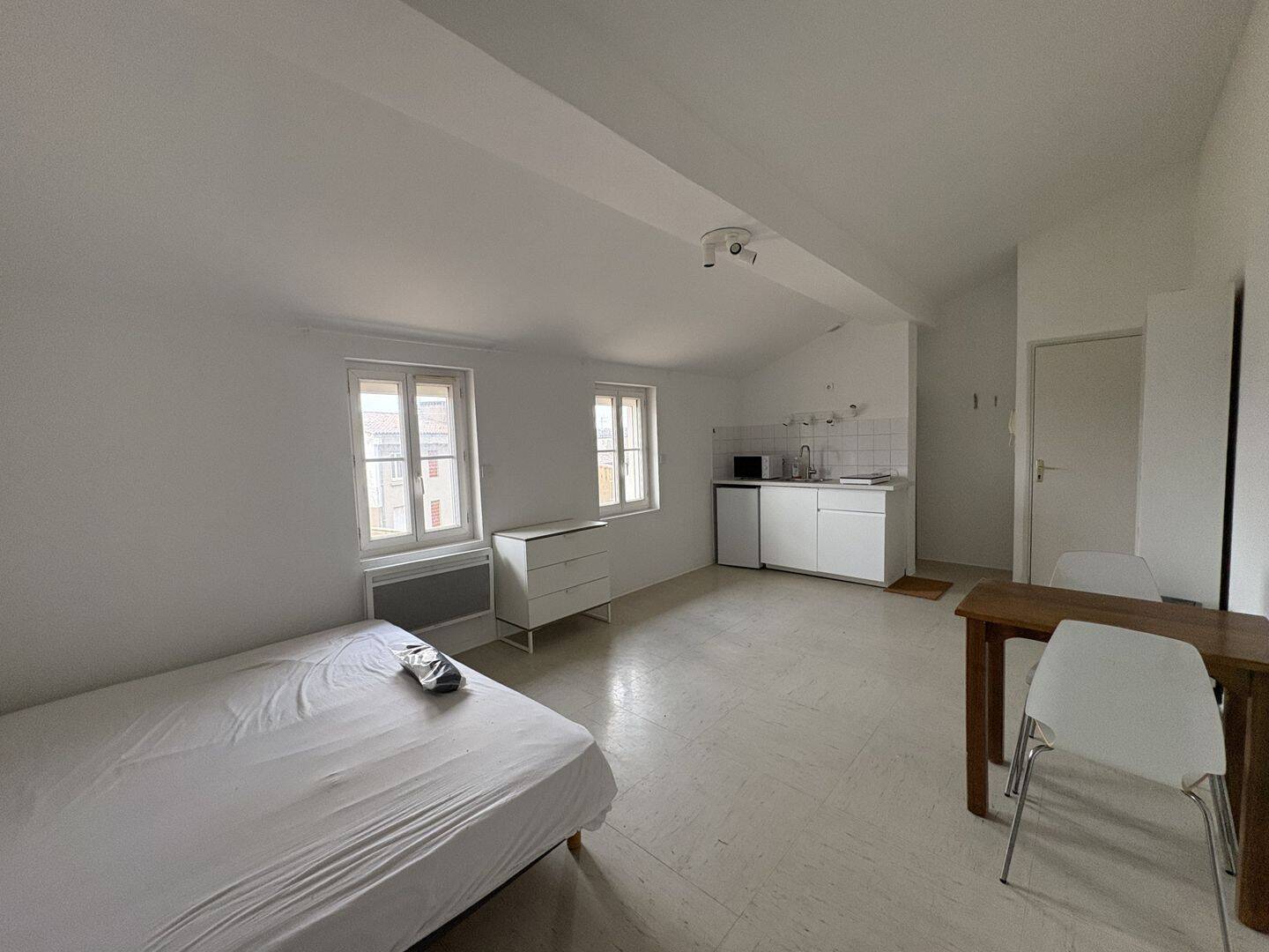 Appartement 1 pièce 25 m² · à Castelnaudary · 24,8 m² · 350 €