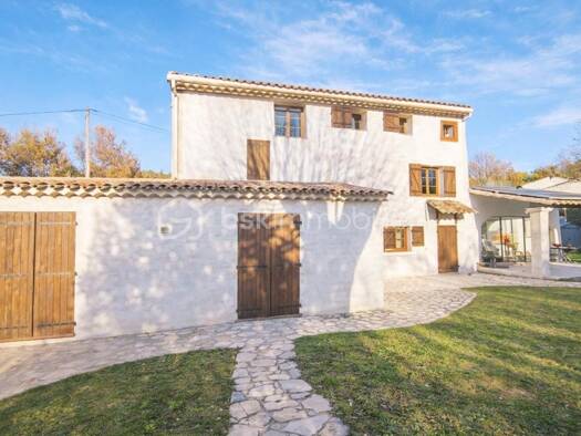 Maison à vendre 575 000 € 6 pièces 5 chambres 215 m² 3 262 m² de terrain Villecroze 83690