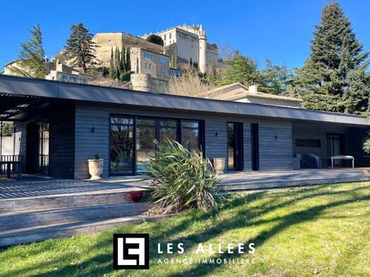 Maison à vendre 1 290 000 € 5 pièces 3 chambres 226 m² 2 500 m² de terrain Grignan 26230