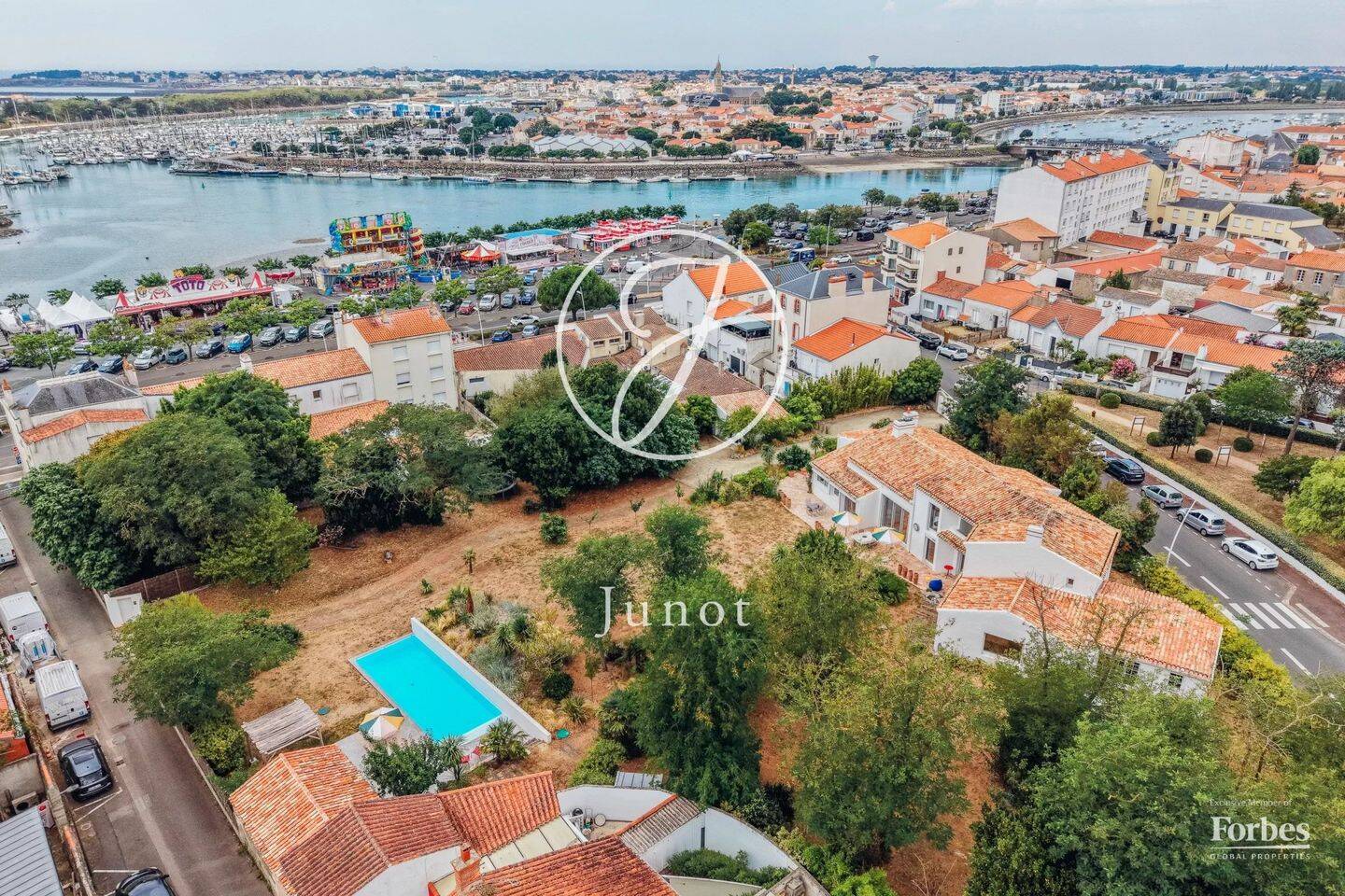 Maison 8 pièces 318 m² · à Saint-Gilles-Croix-de-Vie · 317,6 m² · 2 835 000 €