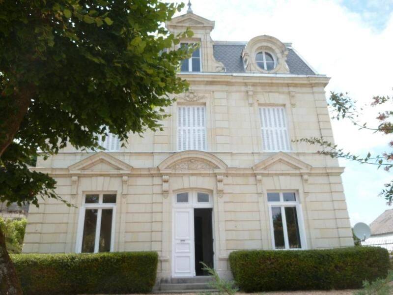 Maison 11 pièces 291 m² · à Montsoreau · 290,8 m² · 1 700 €