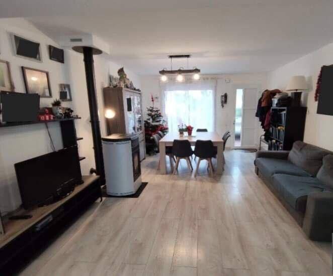 Maison 4 pièces 97 m² · à Cerisé · 97 m² · 820 €