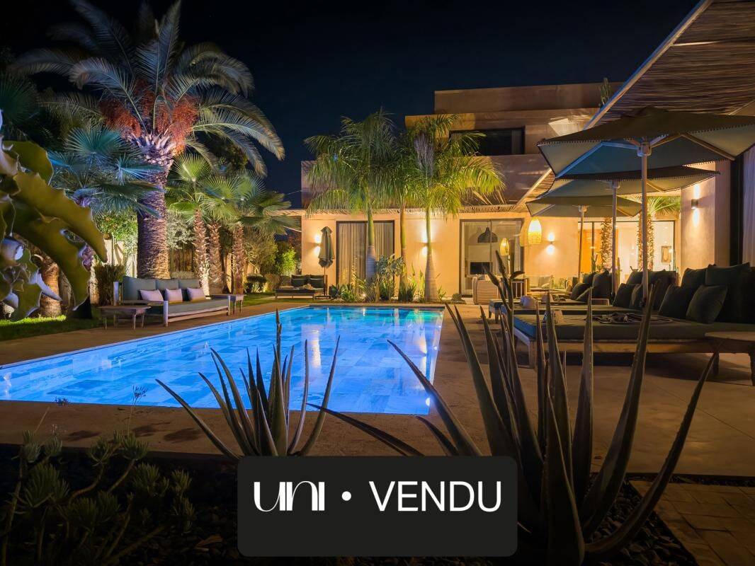Maison 11 pièces 640 m² · à Mano · 640 m² · 2 100 000 €