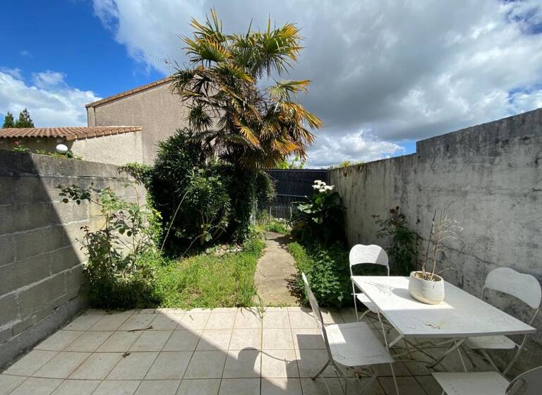 Maison à vendre 190 500 € 2 pièces 1<br/>chambre 53 m²<br/>superficie 100 m²<br/>terrain Les Villages Royan 17200