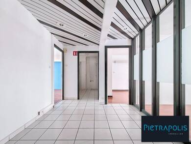 Local commercial à louer 1 340 € 118 m² de surface de vente Fauconnet Dijon 21000