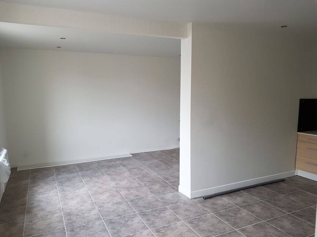 Maison 1 pièce 90 m² · à Saint-Loubès · 90 m² · 890 €/mois