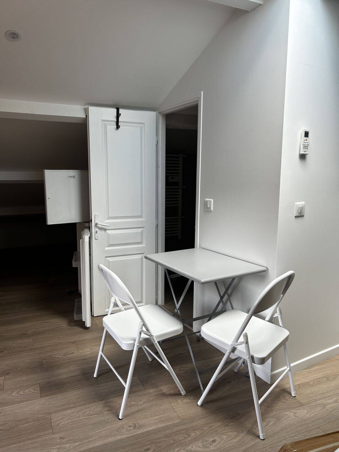Appartement 1 pièce 9 m² · à Vallauris · 9,2 m² · 460 €