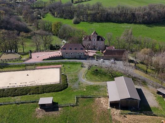 Maison à vendre 1 490 000 € 25 pièces 8 chambres 1 290 m² 186 900 m² de terrain Causse-et-Diège 12700