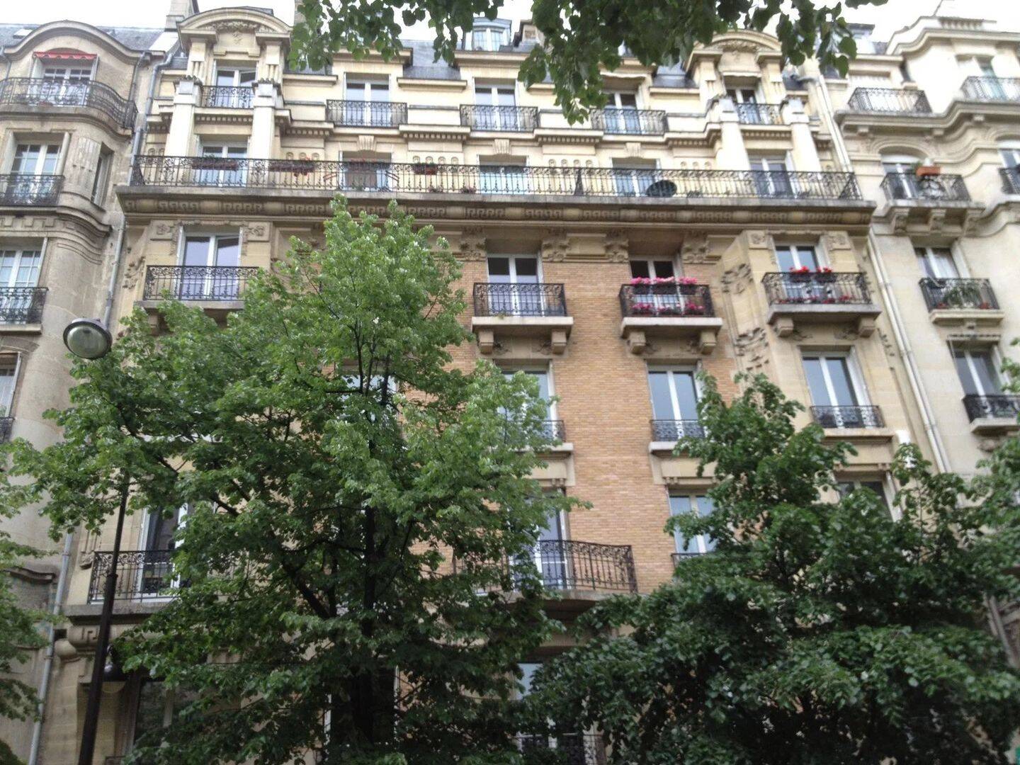 Appartement 5 pièces 131 m² · à Paris 7ème Arrondissement · 130,5 m² · 5 128 €/mois