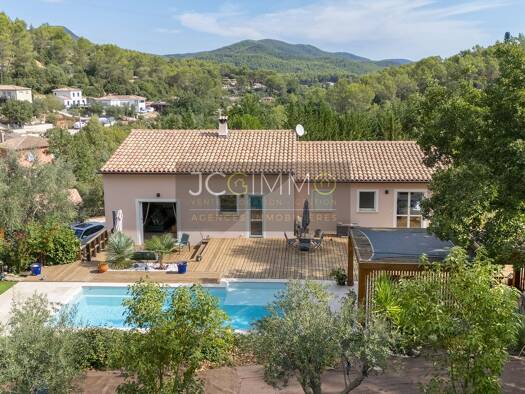 Maison de plain-pied à vendre 829 500 € 10 pièces 4 chambres 294,64 m² 2 006 m² de terrain Cuers 83390