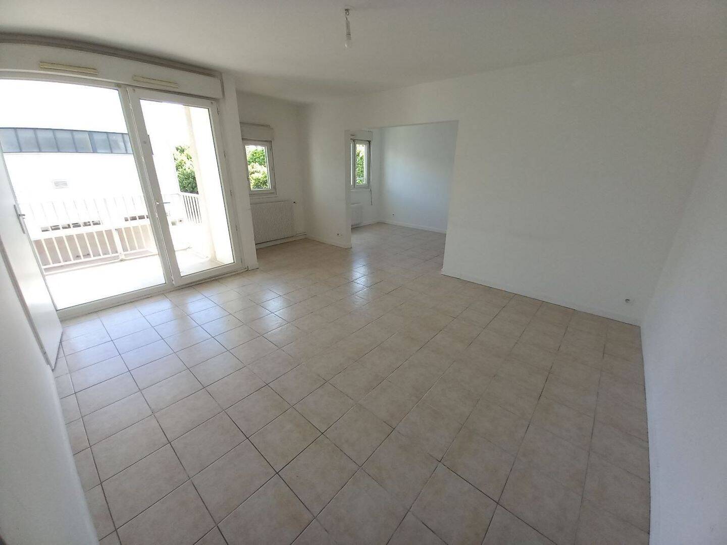 Appartement 4 pièces 101 m² · à Lyon 8ème Arrondissement · 101 m² · 1 049 €