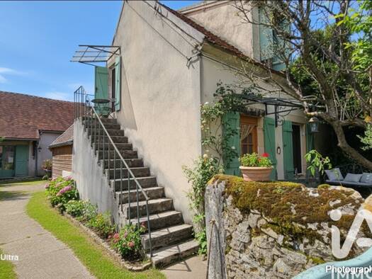 Maison à vendre 148 000 € 6 pièces 2 chambres 168 m² 775 m² de terrain Vernais 18210