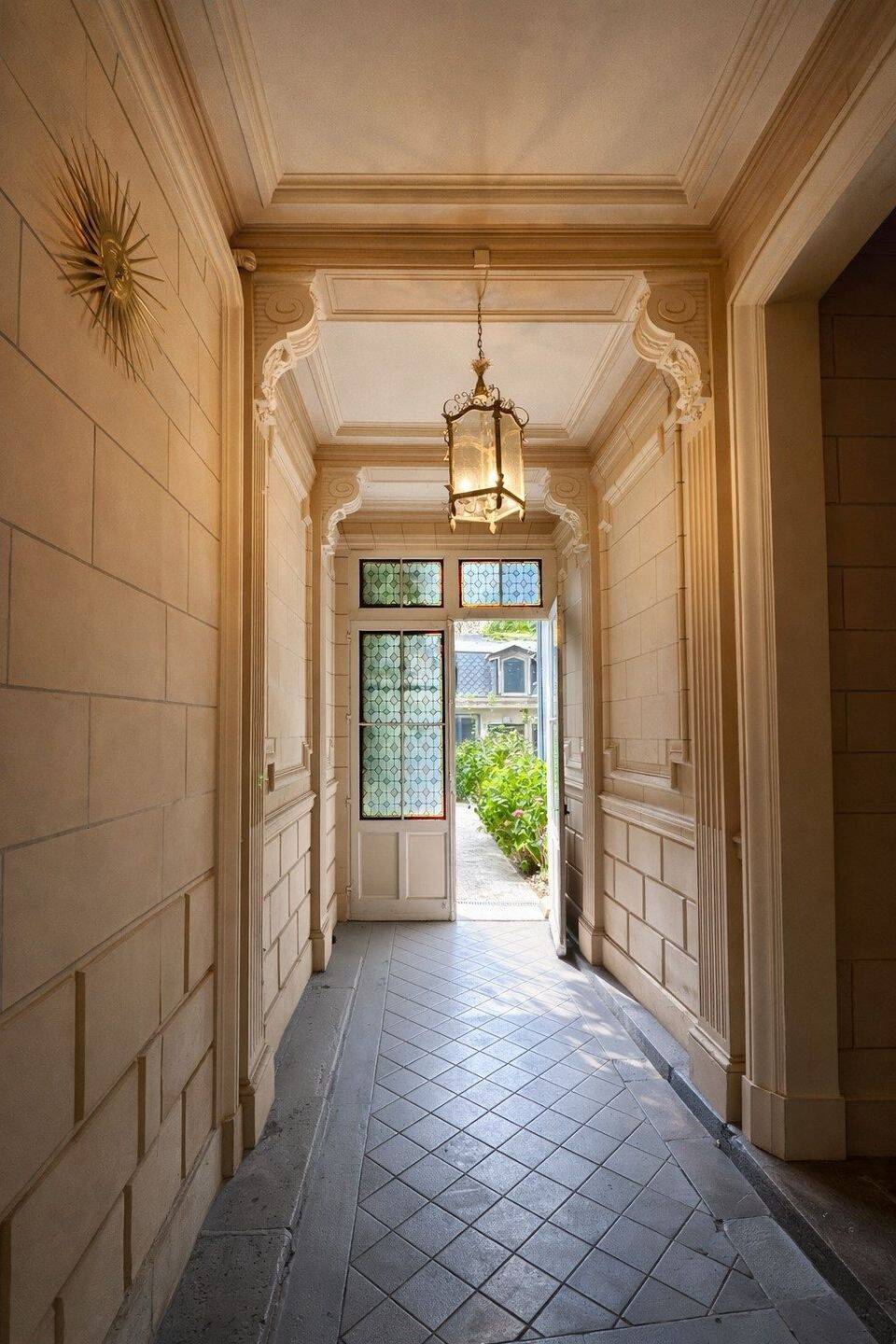 Maison 10 pièces 264 m² · à Tours · 264 m² · 1 095 000 €