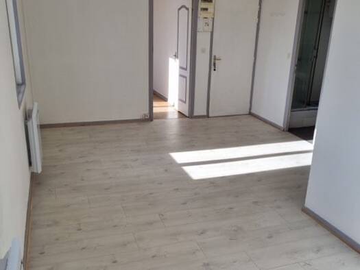 Appartement à louer 560 € 3 pièces 42 m² Étage 1/2 disponible dès maintenant Laversines 60510