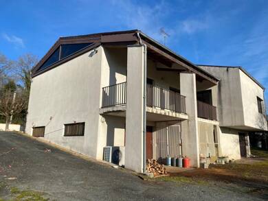 Château à vendre 223 650 € 4 pièces 3 chambres 140 m² 2 100 m² de terrain Taillebourg 17350