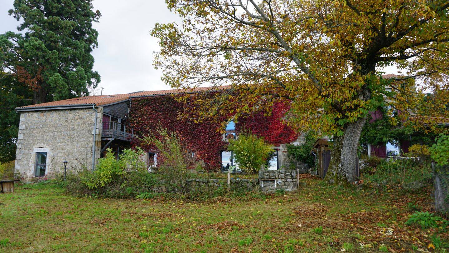 Maison 15 pièces 550 m² · à Saint-Genest-Malifaux · 550 m² · 595 000 €