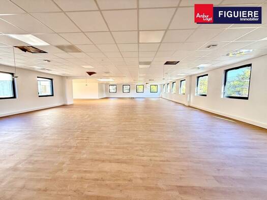 Espace bureau à louer 9 084 € 701 m² de bureaux divisible de 72 m² à 701 m² Avenue de Marseille-Liourat Vitrolles 13127