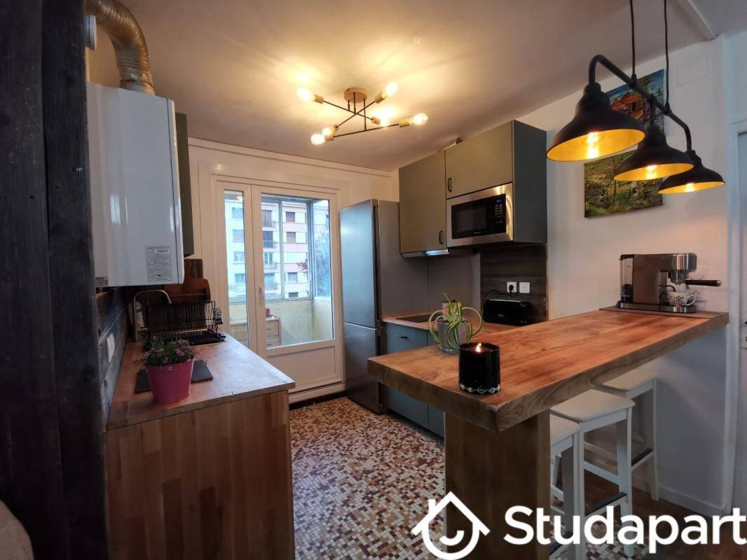 1 pièce 10 m² · à Saint-Martin-d'Hères · 10 m² · 420 €