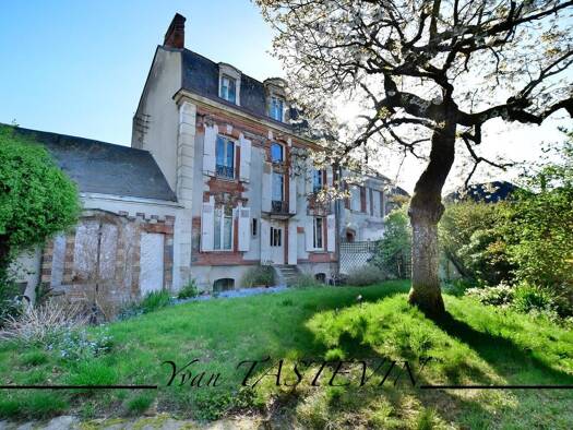 Maison à vendre 392 000 € 8 pièces 6 chambres 225 m² 379 m² de terrain Nord Ouest La Ferté-Bernard 72400