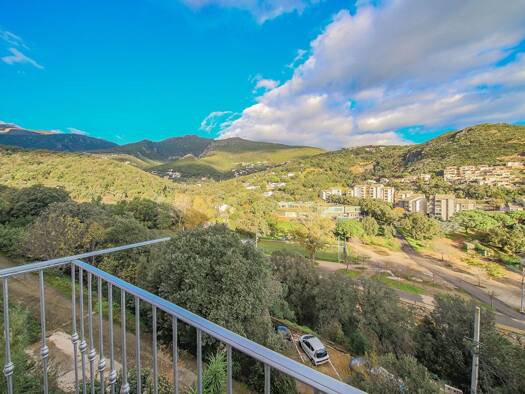 Appartement à louer 565 € 2 pièces 1 chambre 37 m² 1er étage San-Martino-di-Lota 20200