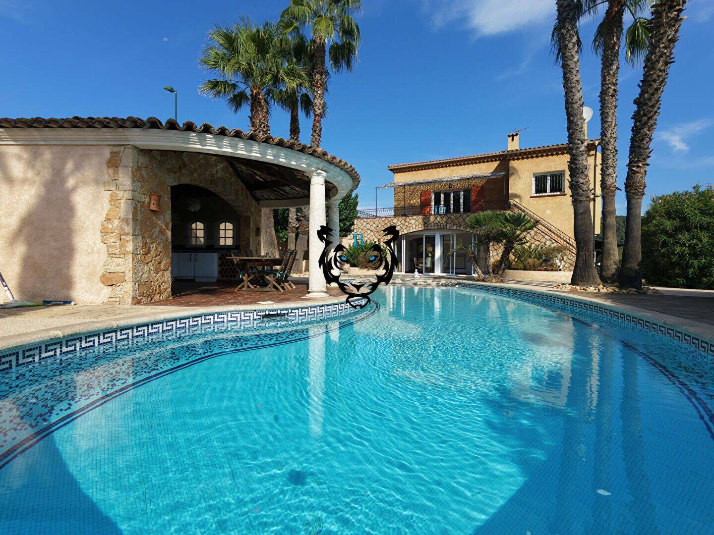 Maison 6 pièces 256 m² · à La Motte · 256 m² · 748 000 €