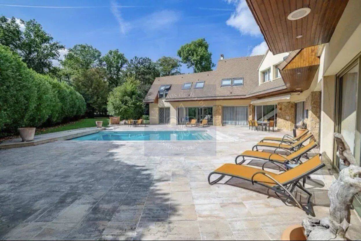 Maison 8 pièces 371 m² · à Barbizon · 370,6 m² · 1 470 000 €