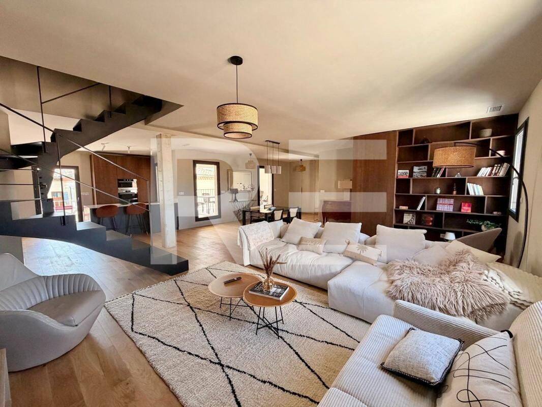 Appartement 5 pièces 160 m² · à Nîmes · 160 m² · 2 700 €