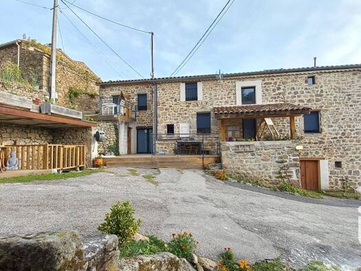 Maison à vendre 313 000 € 7 pièces 5 chambres 151 m² 356 m² de terrain Saint-Julien-Molin-Molette 42220