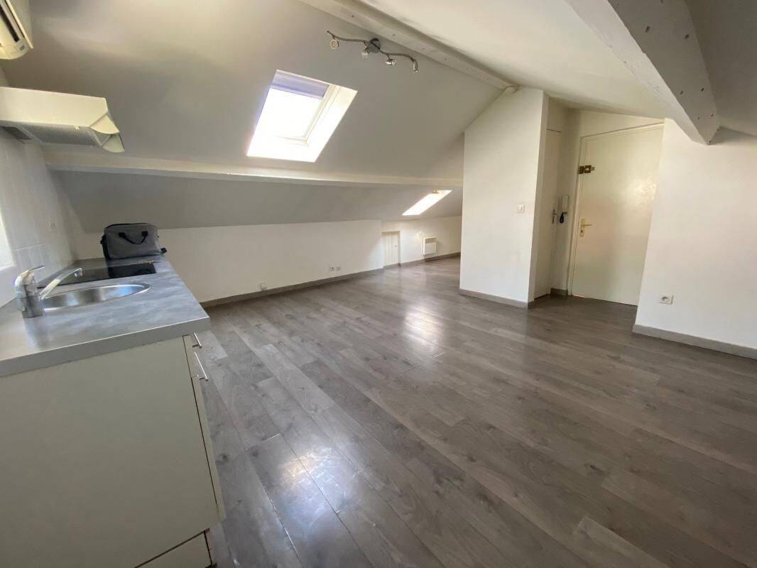 Appartement 1 pièce 24 m² · à Toulon · 24,4 m² · 525 €