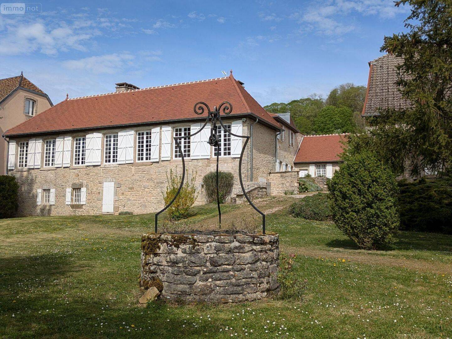 Maison 8 pièces 235 m² · à Le Montsaugeonnais · 235 m² · 530 000 €