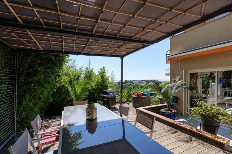 Duplex à vendre 735 000 € 4 pièces 3 chambres 92 m² Le Grimond-Plateaux Fleuris-Valliere Saint-Laurent-du-Var 06700