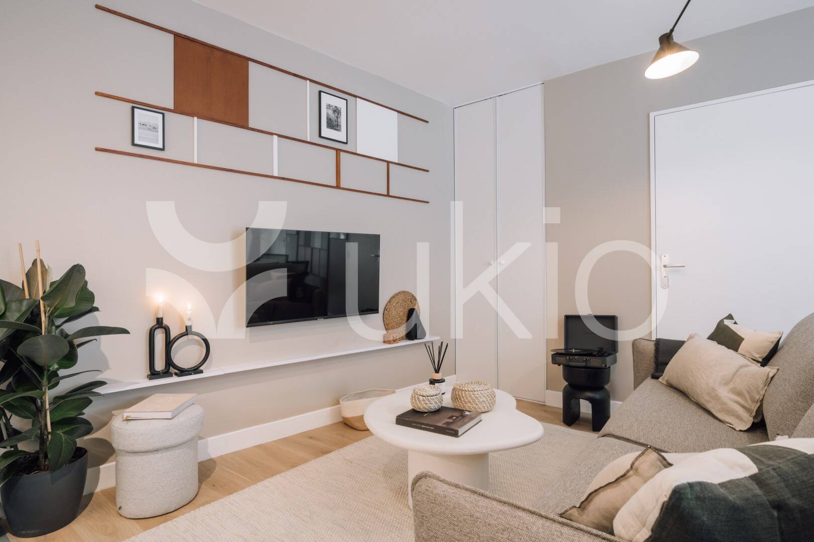 Appartement 2 pièces 72 m² · à Paris 20ème Arrondissement · 72 m² · 4 365 €/mois