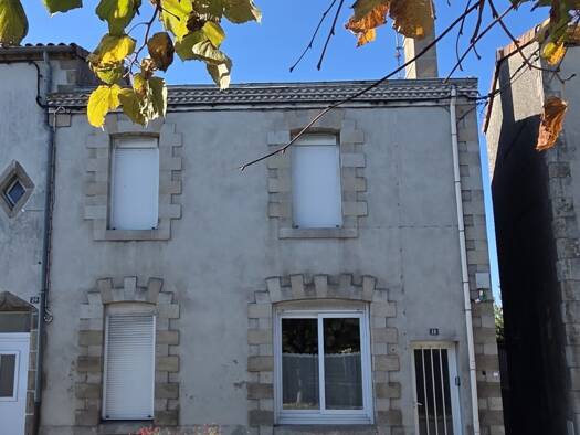 Maison à vendre 85 000 € 5 pièces 3 chambres 87 m² 212 m² de terrain Saint-Pierre-des-Échaubrognes 79700