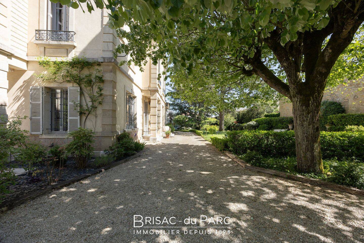 Maison 9 pièces 270 m² · à Dijon · 270 m² · 2 200 000 €